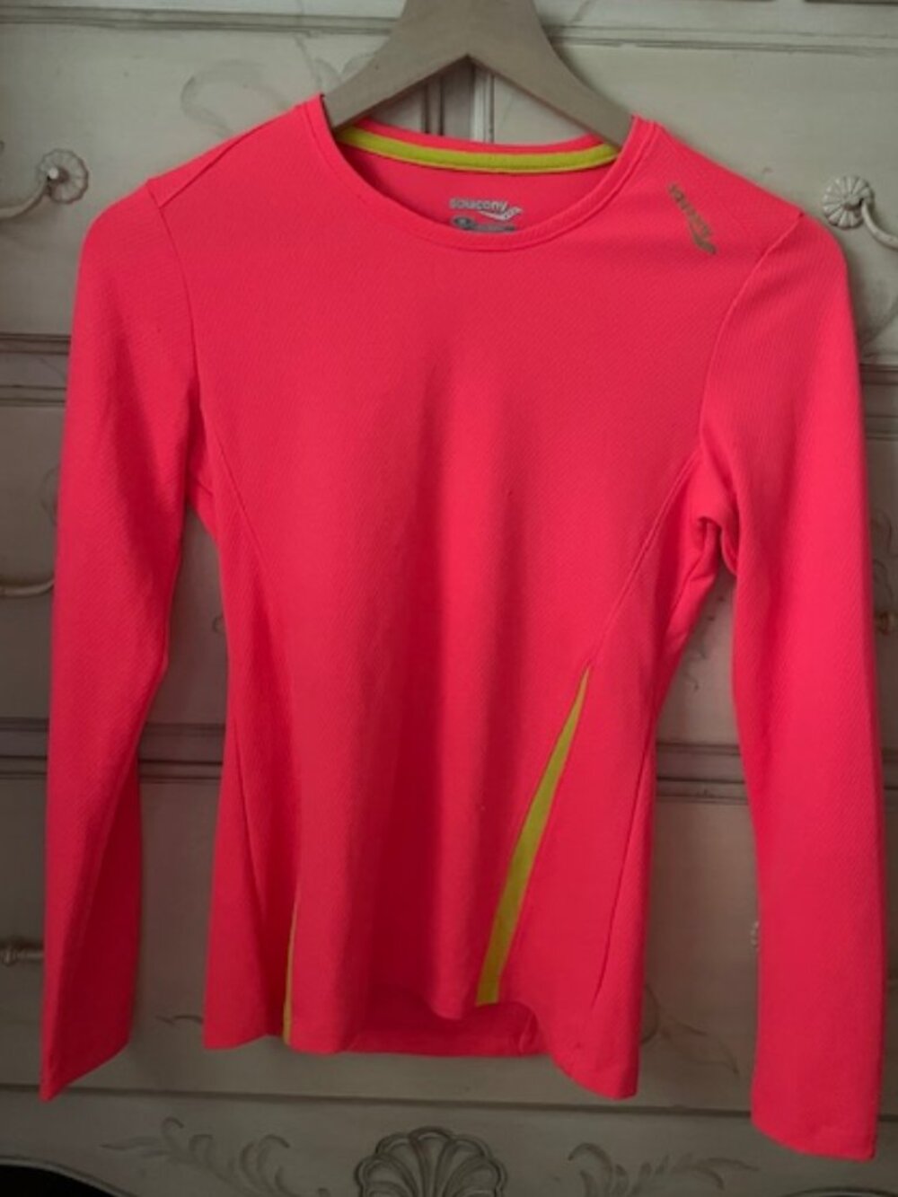Saucony Women's Long Sleeve Bright Pink Athletic Shirt- size XS